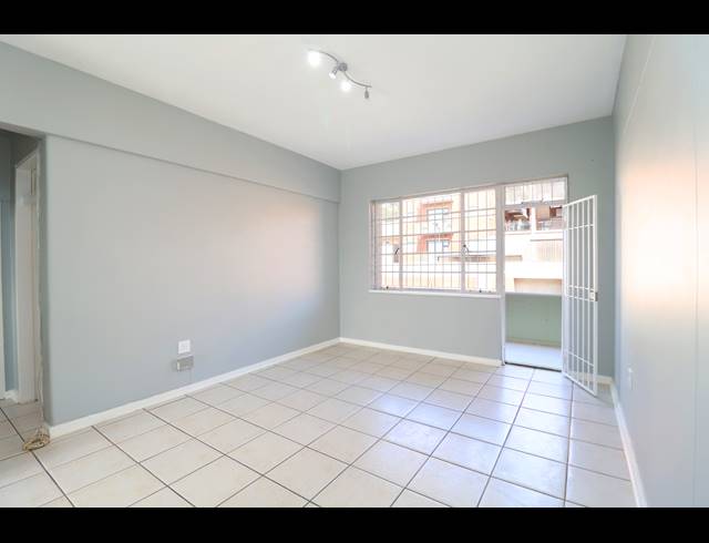 2 BEDROOM APARTMENT FOR SALE IN RICHMOND